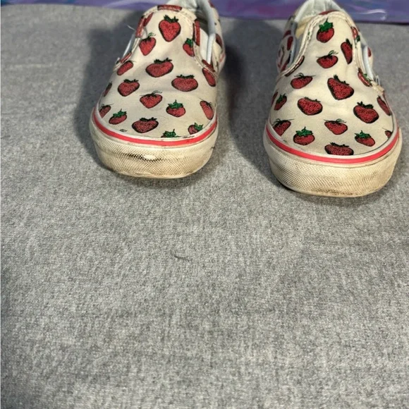 Vans Kids Strawberry Print Slip-On Sneakers - Picture 4 of 9